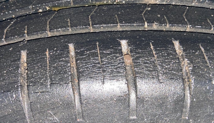 2016 Maruti Ciaz ZDI+ SHVS RS, Diesel, Manual, 60,622 km, Left Rear Tyre Tread