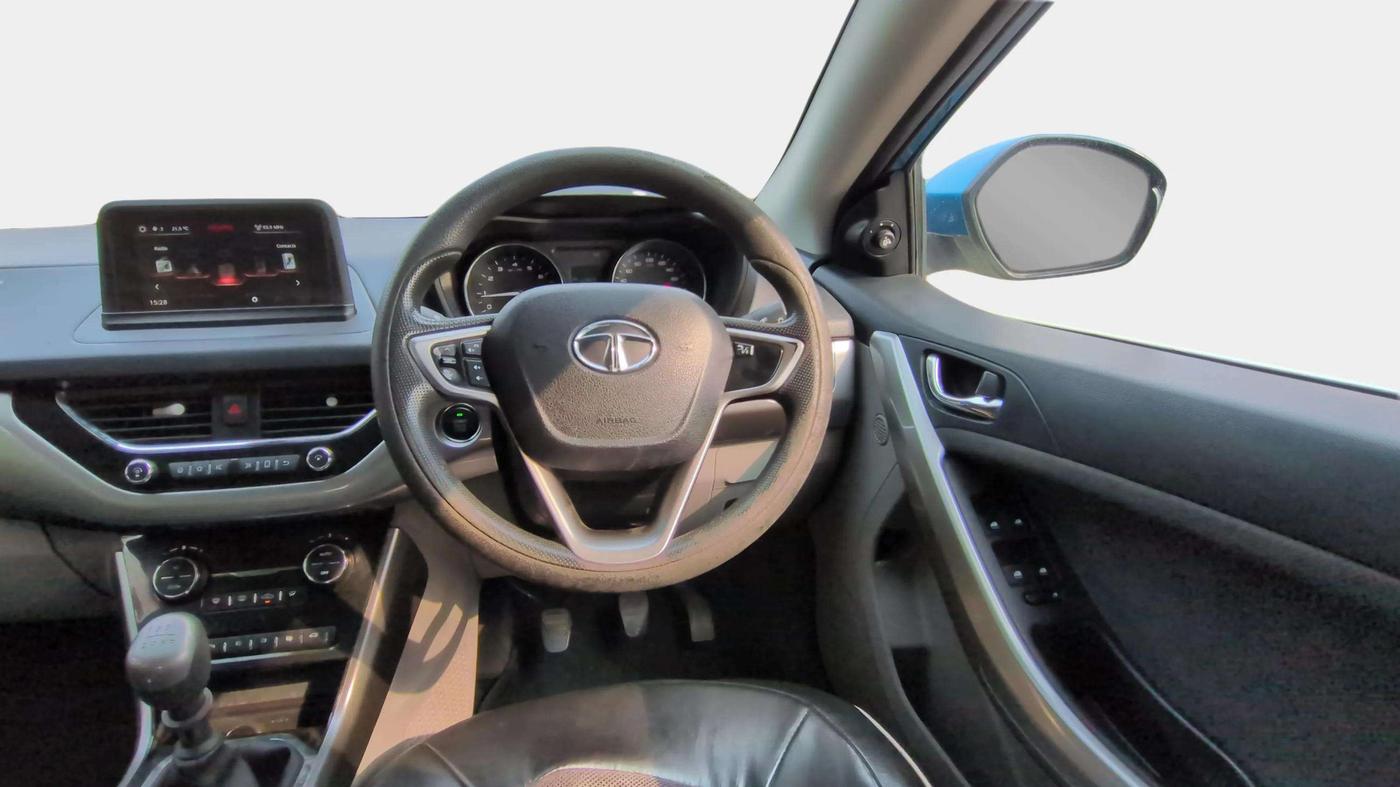 2017 Tata NEXON XZ PLUS DIESEL DUAL TONE, Diesel, Manual, 1,03,853 km, Steering Wheel Close Up