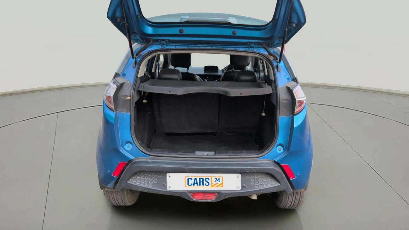 2017 Tata NEXON XZ PLUS DIESEL DUAL TONE, Diesel, Manual, 1,03,853 km, Boot Door Open
