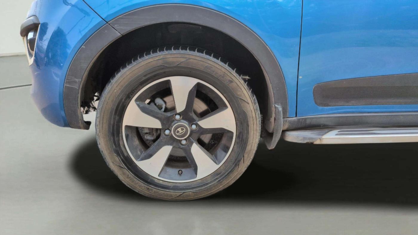 2017 Tata NEXON XZ PLUS DIESEL DUAL TONE, Diesel, Manual, 1,03,853 km, Left Front Wheel