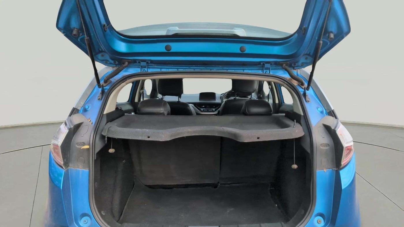 2017 Tata NEXON XZ PLUS DIESEL DUAL TONE, Diesel, Manual, 1,03,853 km, Boot Inside