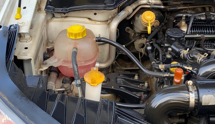 2021 Mahindra XUV300 W6 1.2 PETROL, Petrol, Manual, 89,530 km, Engine View - Right