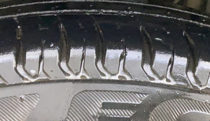 2020 Tata ALTROZ XE PETROL, Petrol, Manual, 35,843 km, Left Front Tyre Tread