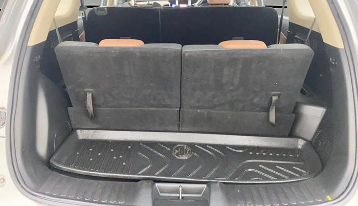 2023 MG HECTOR PLUS SHARP PRO 1.5 PETROL TURBO CVT 7 STR, Petrol, Automatic, 49,775 km, Boot Inside