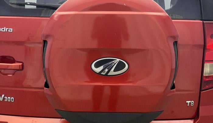 2017 Mahindra TUV300 T8, Diesel, Manual, 1,09,644 km, Spare Tyre