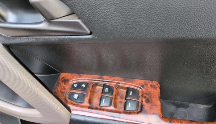 2016 Hyundai Creta SX PLUS 1.6 PETROL, Petrol, Manual, 59,831 km, Driver Side Door Panels Control