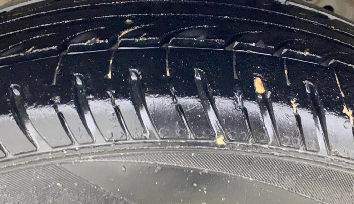 2015 Honda Amaze 1.2L I-VTEC S, Petrol, Manual, 65,481 km, Left Front Tyre Tread