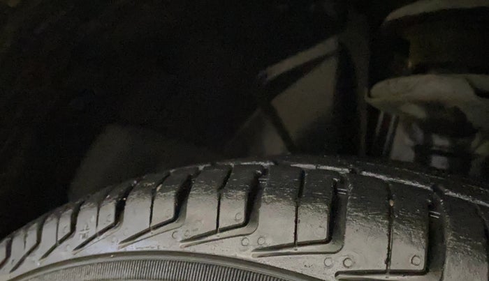 2018 Renault Kwid RXL, Petrol, Manual, 47,496 km, Right Front Tyre Tread