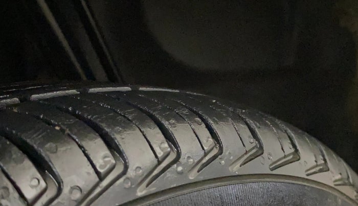 2018 Renault Kwid RXL, Petrol, Manual, 47,496 km, Right Rear Tyre Tread