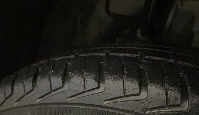 2018 Renault Kwid RXL, Petrol, Manual, 47,496 km, Left Front Tyre Tread