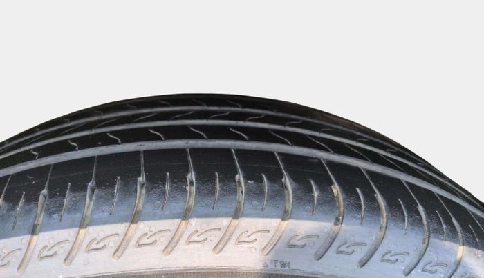 2021 Mahindra XUV300 W6 1.2 PETROL, Petrol, Manual, 58,657 km, Right Rear Tyre Tread