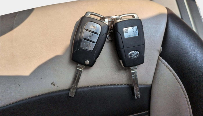 2021 Mahindra XUV300 W6 1.2 PETROL, Petrol, Manual, 58,657 km, Key Close Up