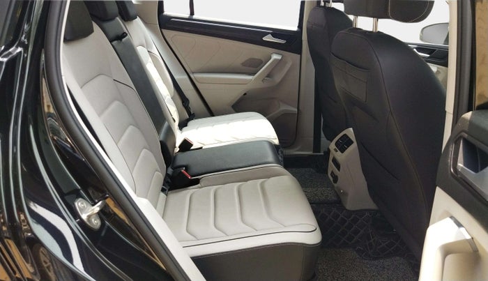 2023 Volkswagen TIGUAN ELEGANCE 2.0 TSI DSG, Petrol, Automatic, 16,608 km, Right Side Rear Door Cabin