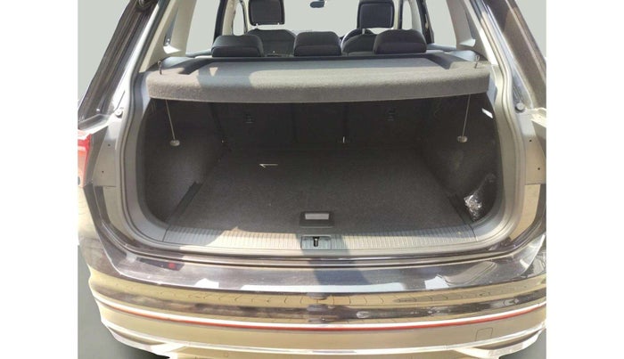 2023 Volkswagen TIGUAN ELEGANCE 2.0 TSI DSG, Petrol, Automatic, 16,608 km, Boot Inside