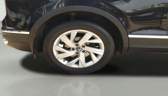 2023 Volkswagen TIGUAN ELEGANCE 2.0 TSI DSG, Petrol, Automatic, 16,608 km, Right Rear Wheel