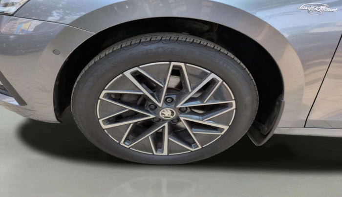 2021 Skoda Octavia L&K 2.0 AT, Petrol, Automatic, 47,214 km, Right Rear Wheel