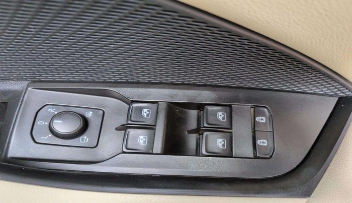 2021 Skoda Octavia L&K 2.0 AT, Petrol, Automatic, 47,214 km, Driver Side Door Panels Control