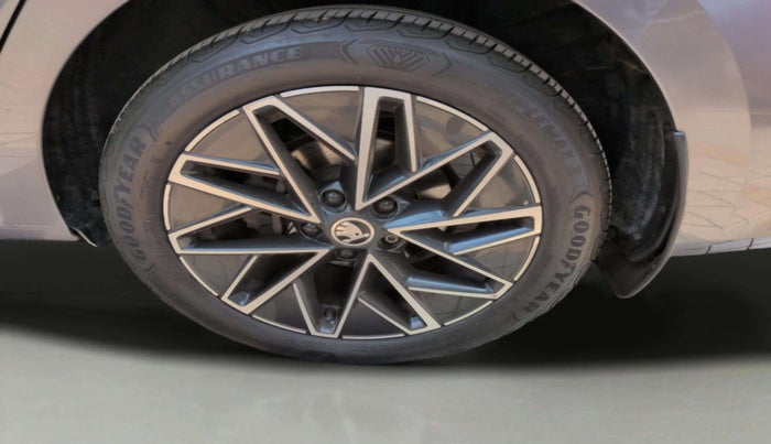 2021 Skoda Octavia L&K 2.0 AT, Petrol, Automatic, 47,214 km, Left Rear Wheel