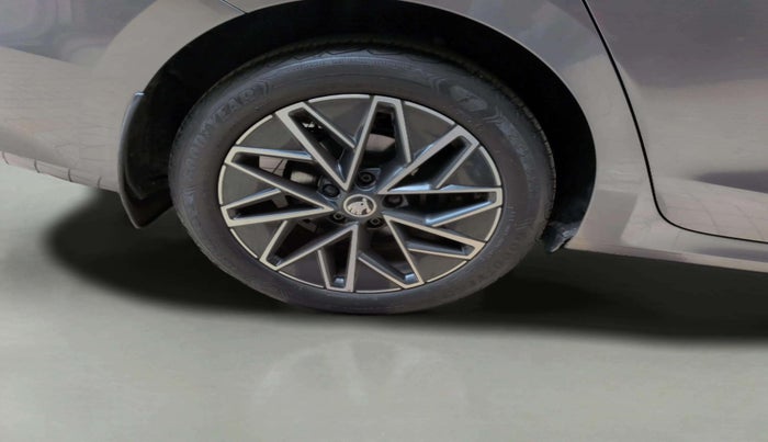 2021 Skoda Octavia L&K 2.0 AT, Petrol, Automatic, 47,214 km, Left Front Wheel