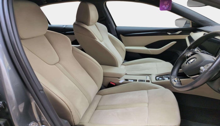 2021 Skoda Octavia L&K 2.0 AT, Petrol, Automatic, 47,214 km, Right Side Front Door Cabin