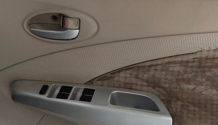 2014 Toyota Etios G, Petrol, Manual, 43,706 km, Driver Side Door Panels Control