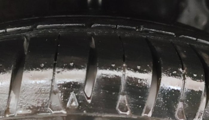 2014 Toyota Etios G, Petrol, Manual, 43,706 km, Right Front Tyre Tread