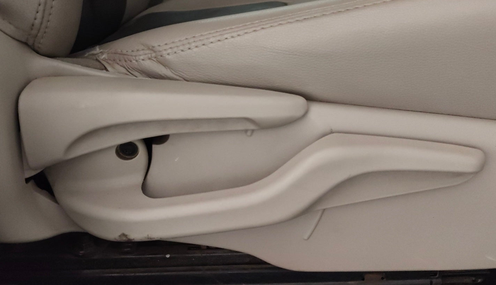 2014 Toyota Etios G, Petrol, Manual, 43,706 km, Driver Side Adjustment Panel