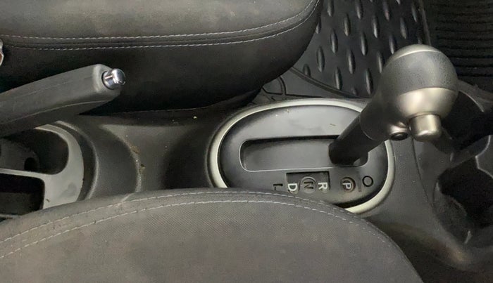 2017 Nissan Micra XV CVT, Petrol, Automatic, 39,108 km, Gear Lever