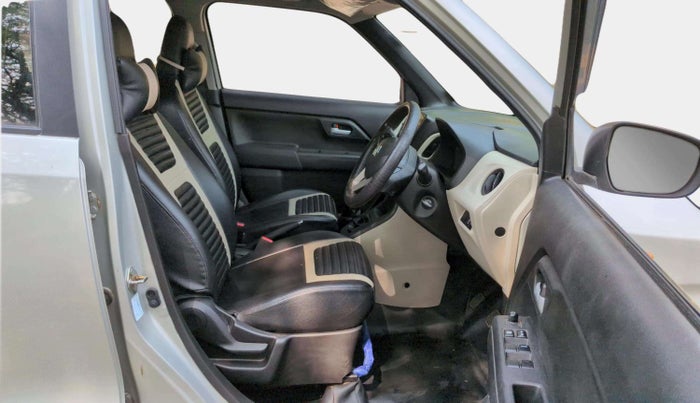 2022 Maruti New Wagon-R ZXI 1.2, Petrol, Manual, 29,742 km, Right Side Front Door Cabin