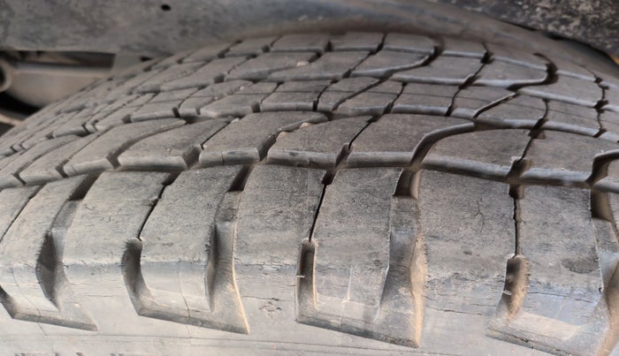 2012 Toyota Fortuner 3.0 4X2 AT, Diesel, Automatic, 1,53,031 km, Right Front Tyre Tread