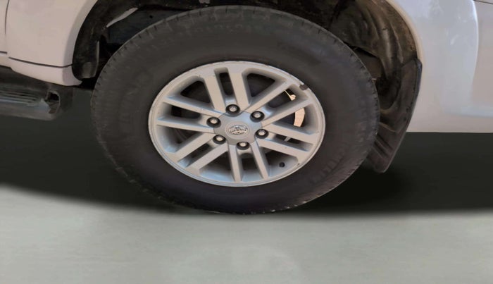 2012 Toyota Fortuner 3.0 4X2 AT, Diesel, Automatic, 1,53,031 km, Right Rear Wheel