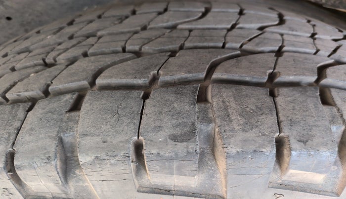 2012 Toyota Fortuner 3.0 4X2 AT, Diesel, Automatic, 1,53,031 km, Right Rear Tyre Tread