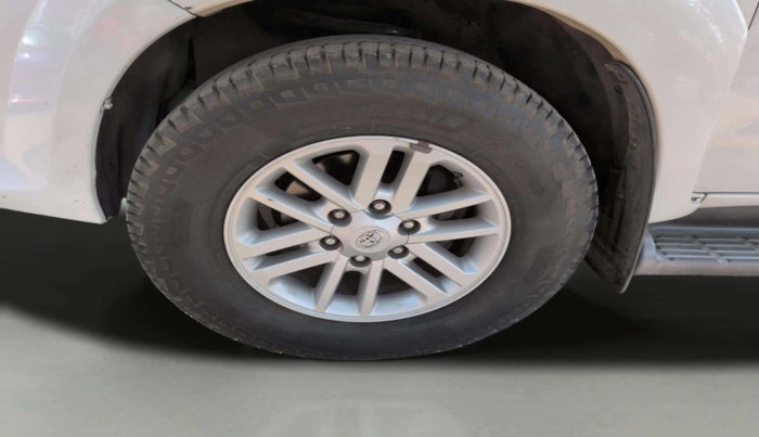 2012 Toyota Fortuner 3.0 4X2 AT, Diesel, Automatic, 1,53,031 km, Left Rear Wheel