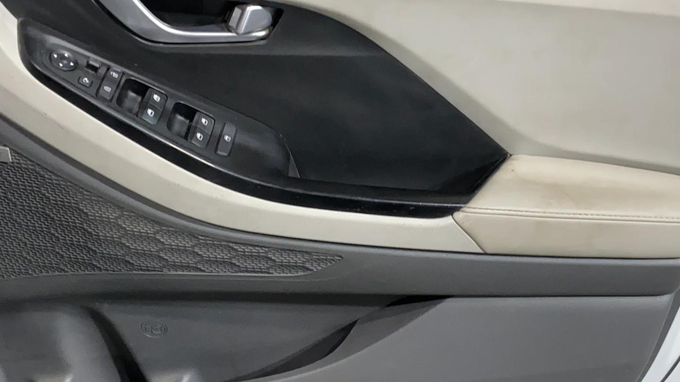 2024 Hyundai Creta SX (O) 1.5 PETROL, Petrol, Manual, 14,138 km, Driver Side Door Panels Control