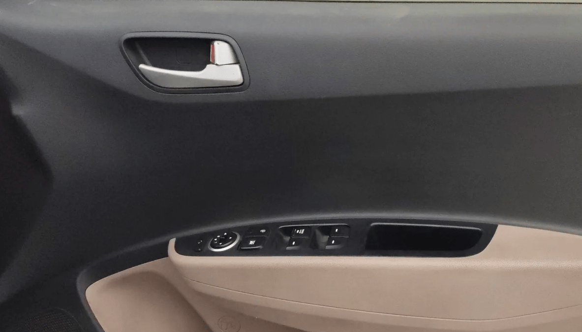 2014 Hyundai Xcent S AT 1.2 (O), Petrol, Automatic, 87,231 km, Driver Side Door Panels Control