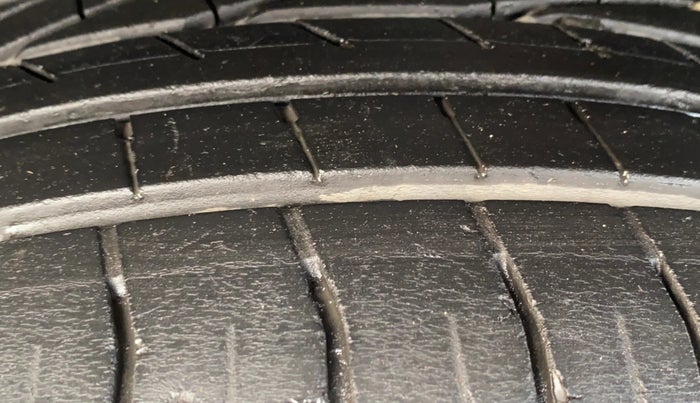 2017 Maruti Vitara Brezza ZDI PLUS DUAL TONE, Diesel, Manual, 98,175 km, Left Front Tyre Tread