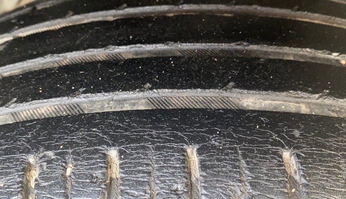 2017 Maruti Vitara Brezza ZDI PLUS DUAL TONE, Diesel, Manual, 98,175 km, Right Front Tyre Tread