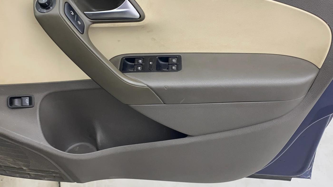 2015 Volkswagen Vento HIGHLINE DIESEL 1.5, Diesel, Manual, 60,240 km, Driver Side Door Panels Control