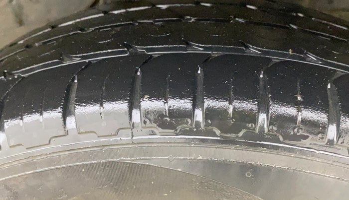 2016 Ford Ecosport TREND 1.5L DIESEL, Diesel, Manual, 1,00,798 km, Left Rear Tyre Tread