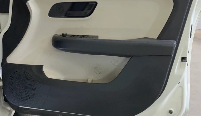 2021 Tata ALTROZ XM PLUS PETROL, Petrol, Manual, 61,945 km, Driver Side Door Panels Control