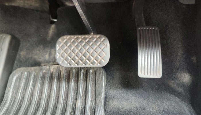 2022 MG HECTOR SHINE 1.5 PETROL TURBO CVT, Petrol, Automatic, 18,158 km, Pedals