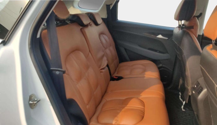 2022 MG HECTOR SHINE 1.5 PETROL TURBO CVT, Petrol, Automatic, 18,158 km, Right Side Rear Door Cabin