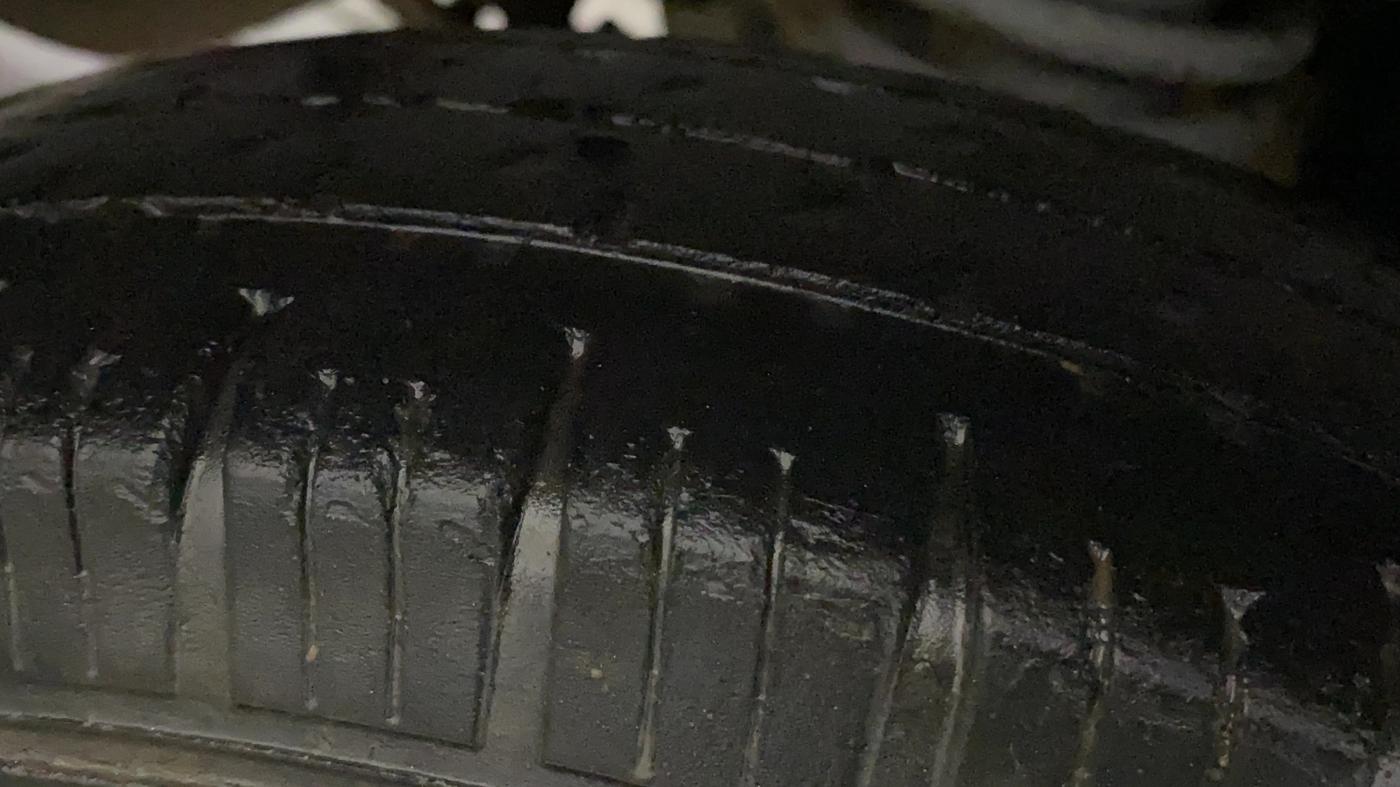 2018 Maruti Eeco 5 STR CNG WITH HTR, CNG, Manual, 79,893 km, Left Rear Tyre Tread