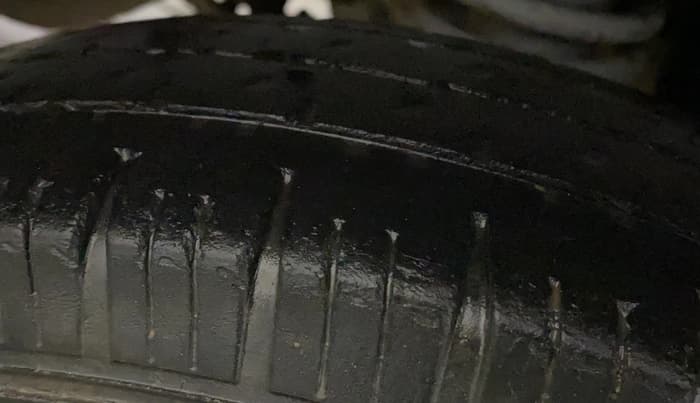2018 Maruti Eeco 5 STR CNG WITH HTR, CNG, Manual, 80,045 km, Left Rear Tyre Tread