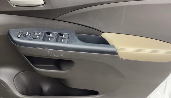 2014 Honda CRV 2.0L I-VTEC 2WD AT, Petrol, Automatic, 1,30,612 km, Driver Side Door Panels Control