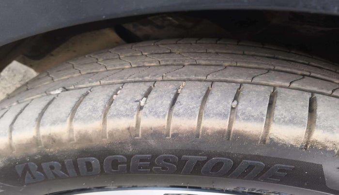 2023 MG HECTOR PLUS SHARP 2.0 DIESEL TURBO MT 6-STR, Diesel, Manual, 1,05,674 km, Left Rear Tyre Tread