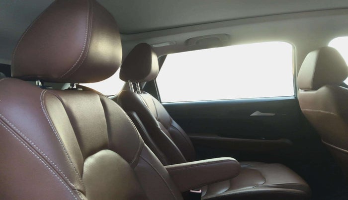 2023 MG HECTOR PLUS SHARP 2.0 DIESEL TURBO MT 6-STR, Diesel, Manual, 1,05,674 km, Right Side Rear Door Cabin