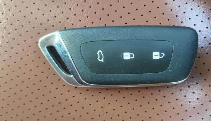 2023 MG HECTOR PLUS SHARP 2.0 DIESEL TURBO MT 6-STR, Diesel, Manual, 1,05,674 km, Key Close Up