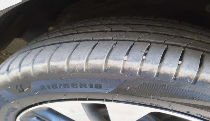 2023 MG HECTOR PLUS SHARP 2.0 DIESEL TURBO MT 6-STR, Diesel, Manual, 1,05,674 km, Right Front Tyre Tread