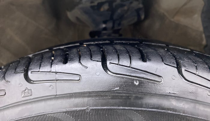 2014 Maruti Celerio VXI AMT, Petrol, Automatic, 72,041 km, Right Front Tyre Tread